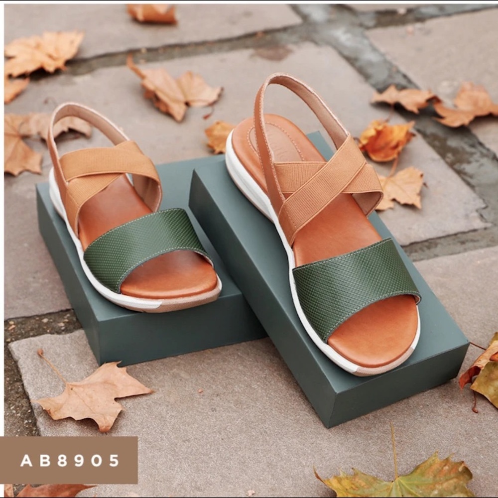 Leather and Cross Strap Sandal in Olive